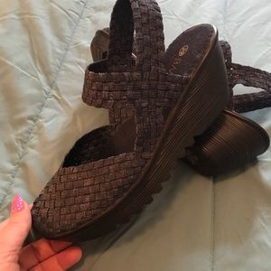 Navy wedge Bernie mev